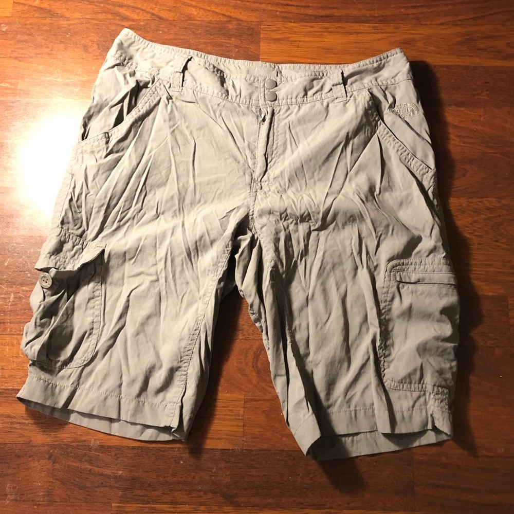 The North Face Women’s Hiking Cargo Short Size 10